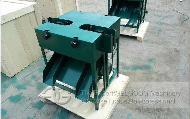 The Packing of Garlic Root Cutting Machine